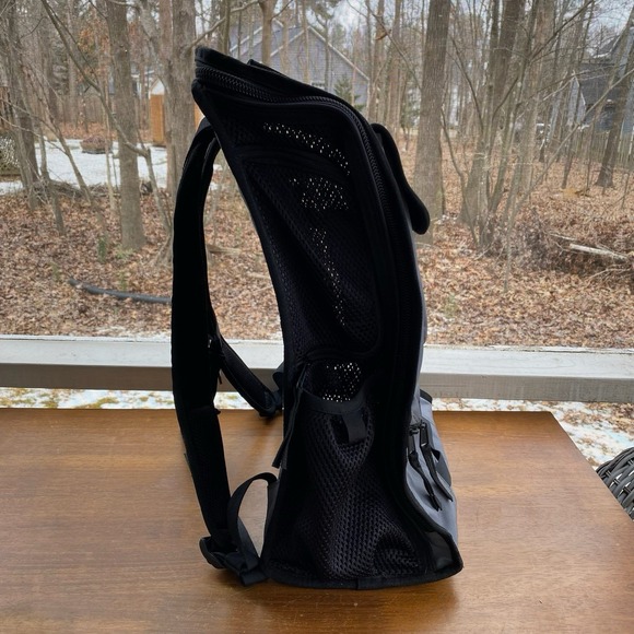 Timbuk2 Muttmover Travel Dog Carrier Backpack Vented Gray Hiking - Picture 2 of 9